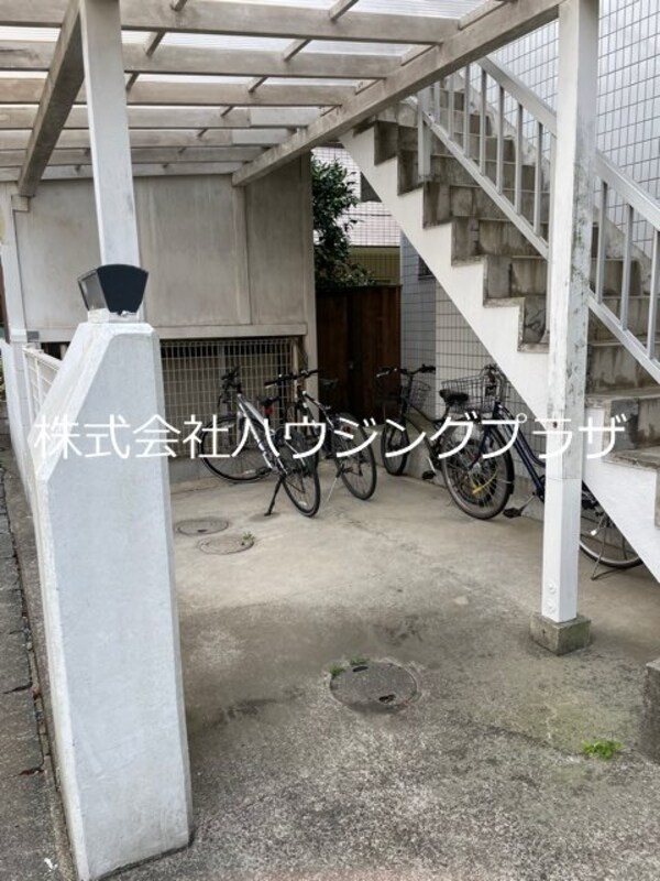 その他共有部分(屋根付き自転車駐輪場)