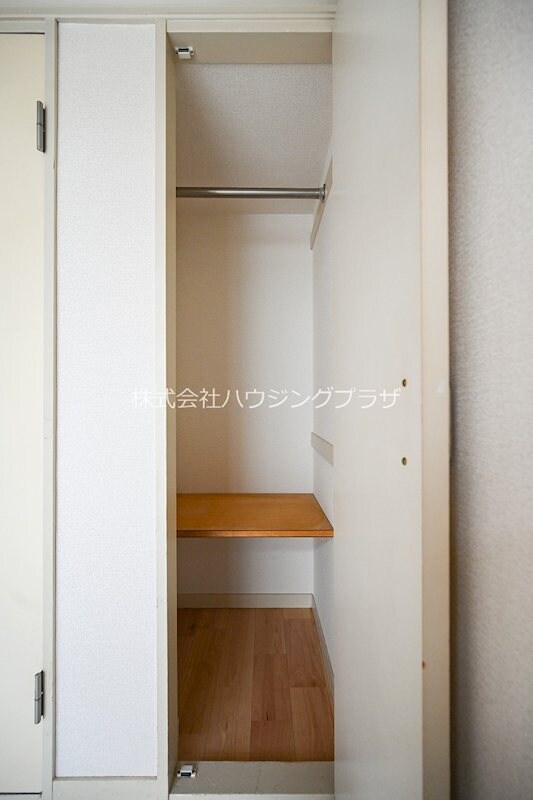 物件内観写真2　(収納)