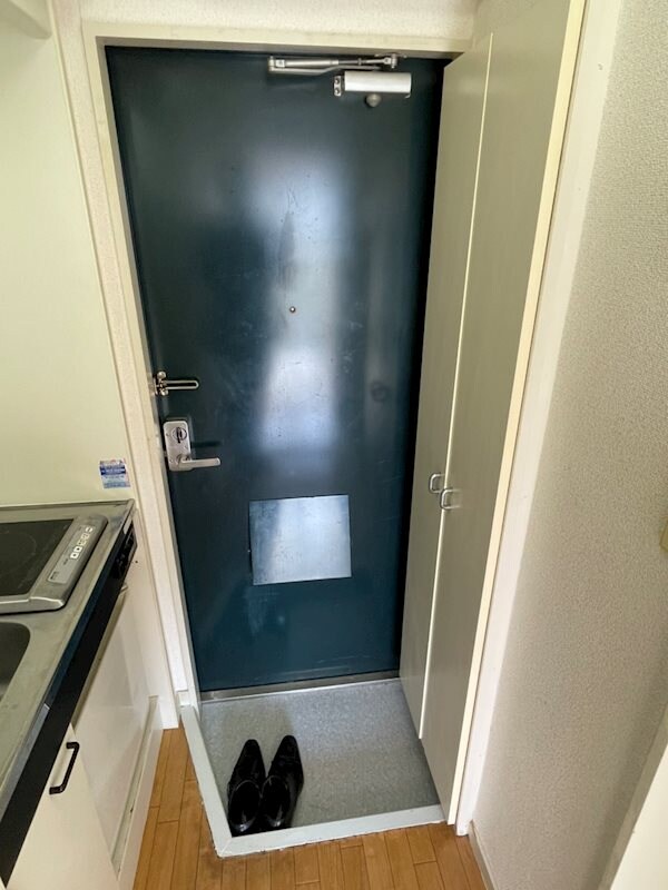 物件内観写真7　(玄関)