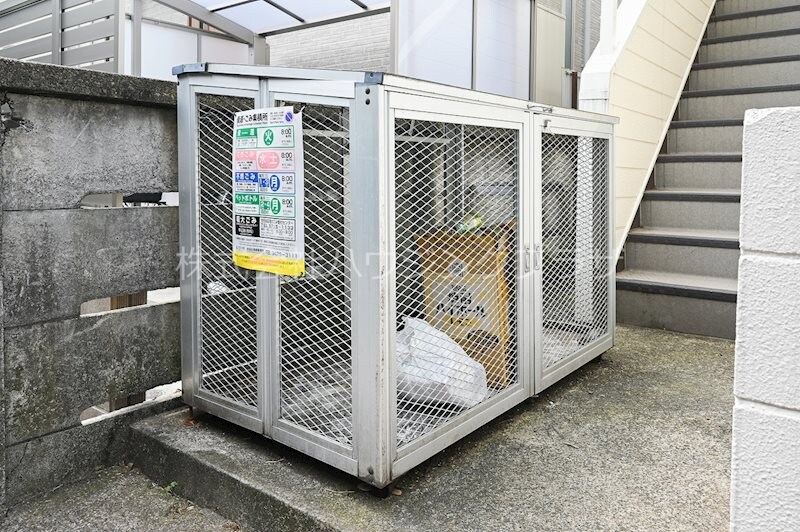 物件内観写真14　(敷地内ゴミ置き場)