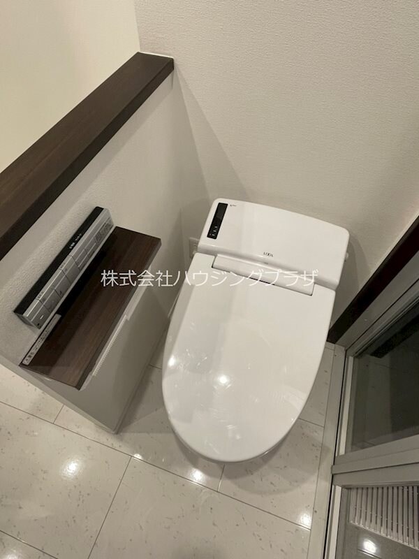 物件内観写真2　(温水洗浄便座)