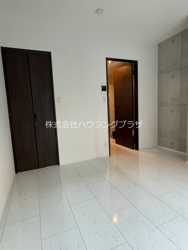 物件内観写真6　(洋室：約6.2帖)