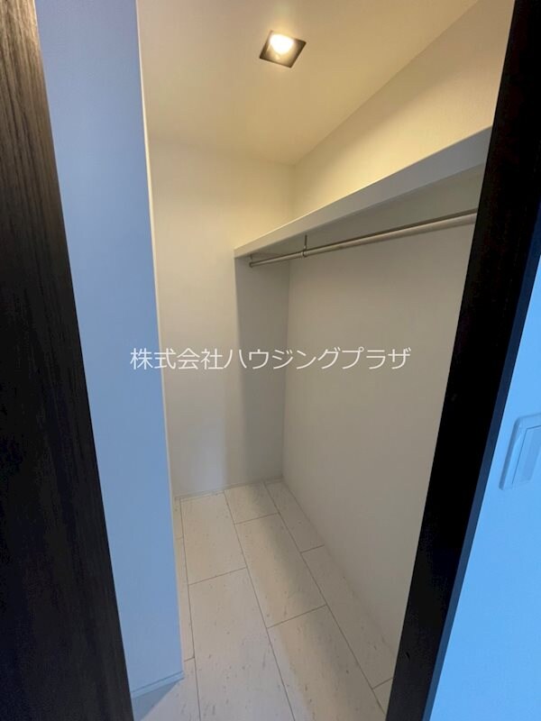 物件内観写真9　(お荷物多くても安心のウォークインクローゼット)