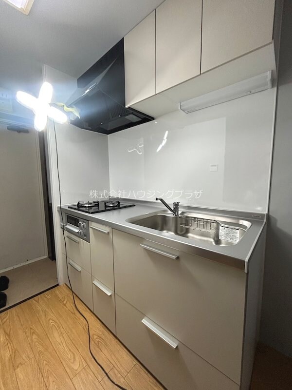 物件内観写真3　(システムキッチン)