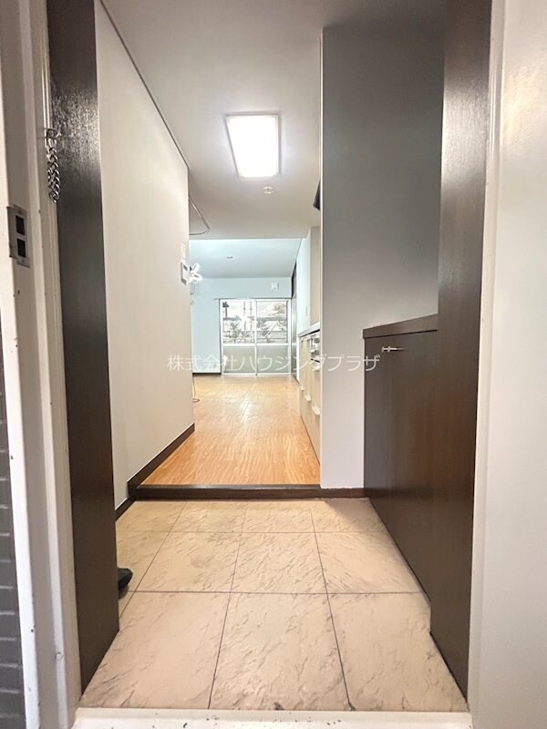 物件内観写真7　(玄関まわり)