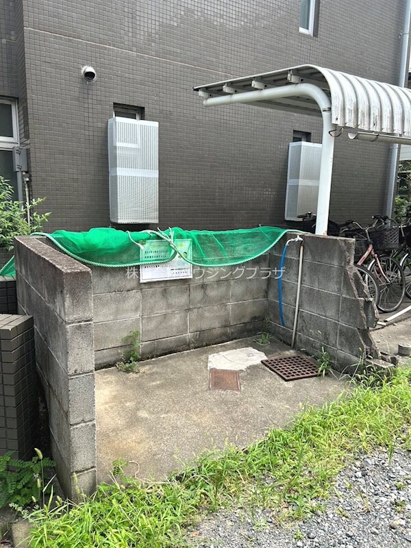 物件内観写真16　(敷地内ゴミ置き場)