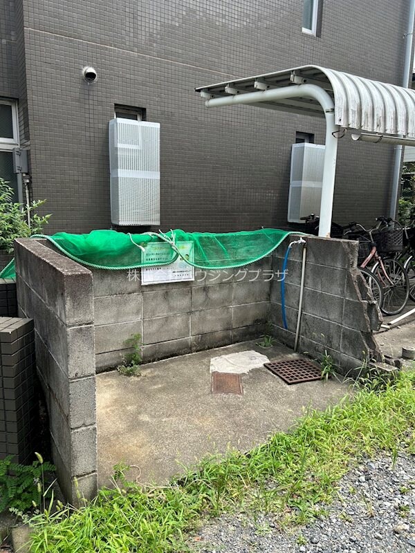 物件内観写真17　(敷地内ゴミ置き場)