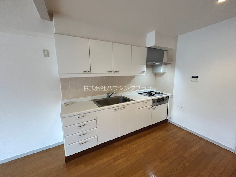 物件内観写真3　(システムキッチン)