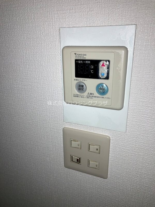 物件内観写真15　(給湯パネル)