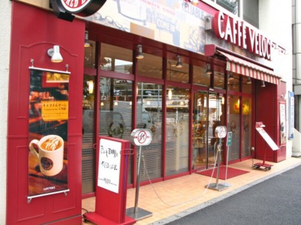 周辺環境(カフェベローチェ　席がゆったりとしています。広い店内！)