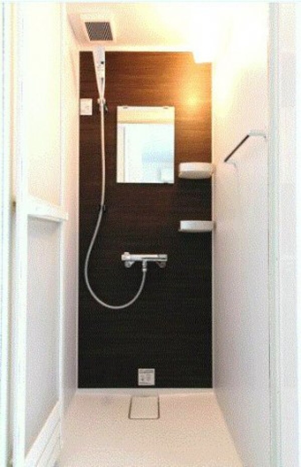 シャワールーム(コンパクトで使いやすいシャワールームです)