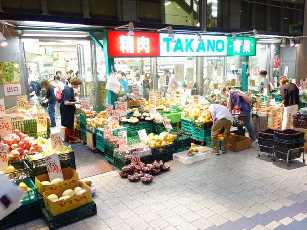 周辺環境(商店街内は八百屋さんもたくさんあります。)