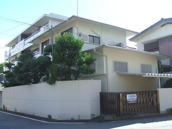 岩園町貸家