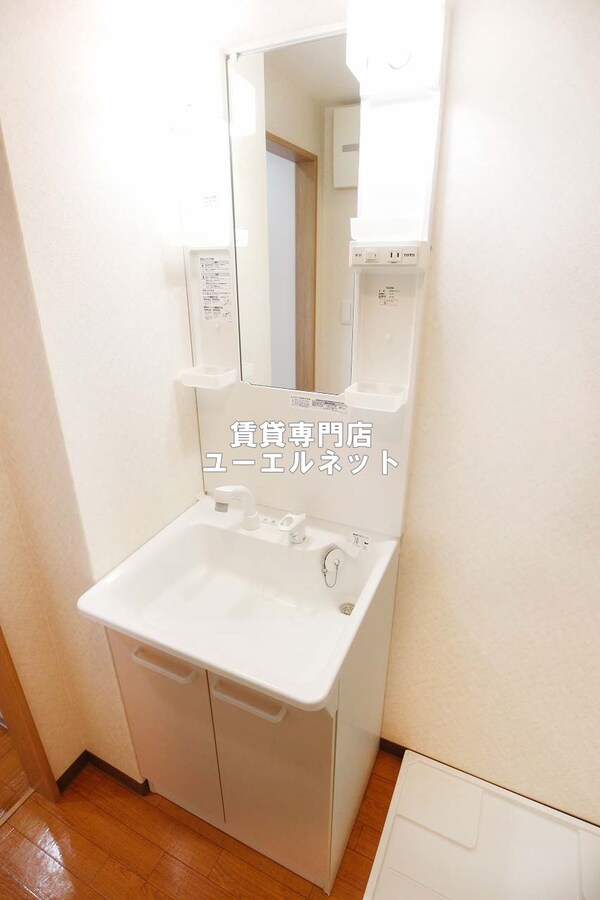 独立洗面台(清潔感のある洗面台)