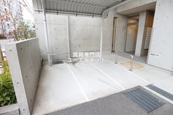 建物設備(バイク置き場)