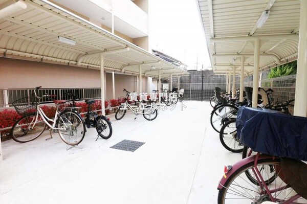 建物設備(自転車通勤にも便利な駐輪場付き♪)