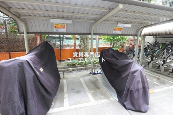 建物設備(バイク置き場＆駐輪場)