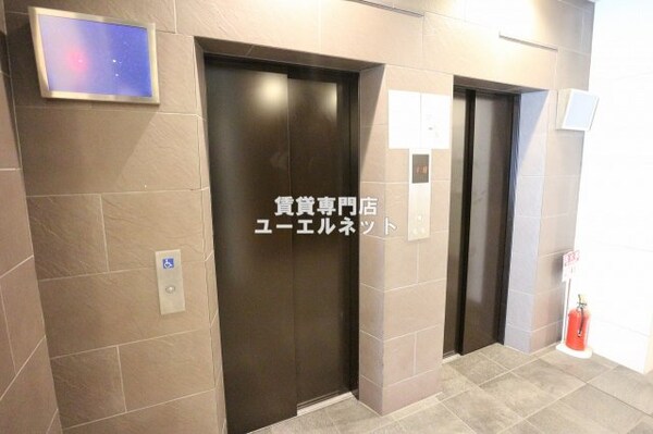 建物設備(エレベーター２基あります)