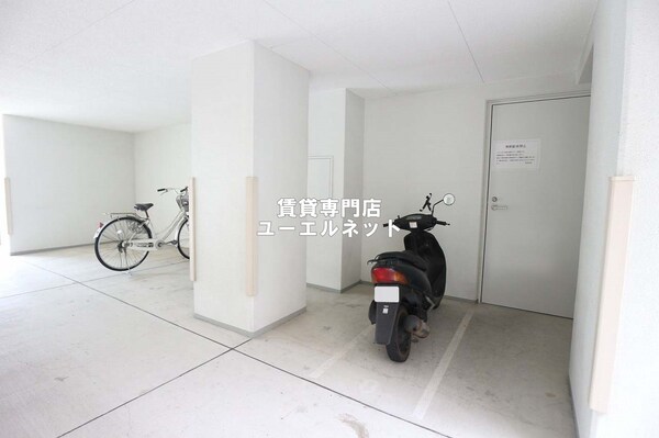 建物設備(バイク置き場)