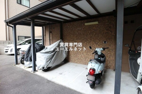 建物設備(バイク置き場)