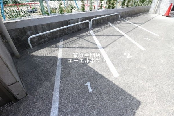 建物設備(バイク置き場)