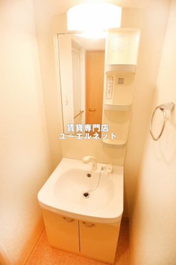 独立洗面台(清潔感のある洗面台)