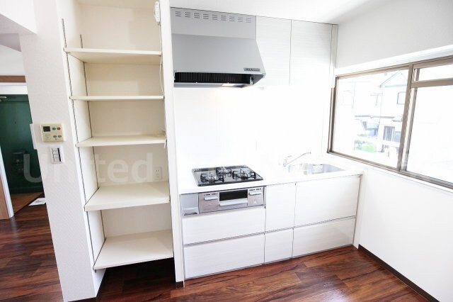 物件内観写真3　(システムキッチンで毎日の料理を楽しく♪)