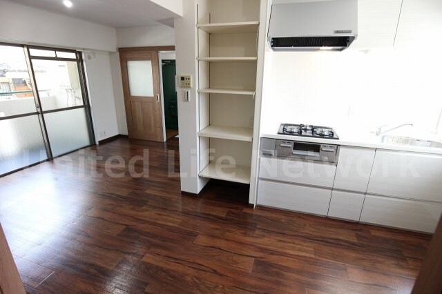 物件内観写真19　(毎日を快適に過ごせる、明るく開放感のある居室)