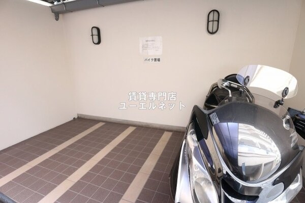建物設備(バイク置き場)