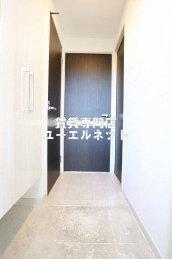 玄関(住まいの顔ともなる玄関)
