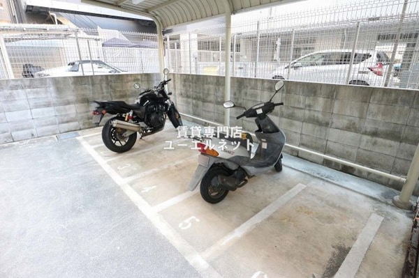建物設備(バイク置き場)