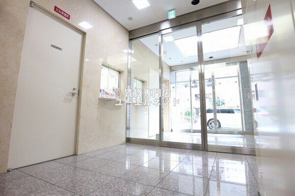 エントランス(管理人さん常駐で安心です)