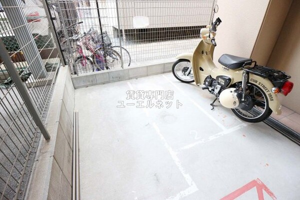 建物設備(バイク置き場)