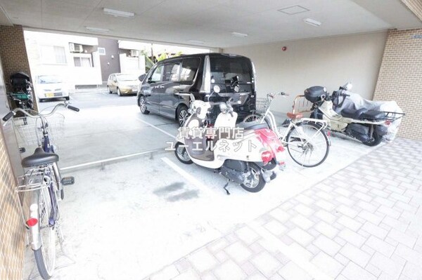 建物設備(バイク置き場)
