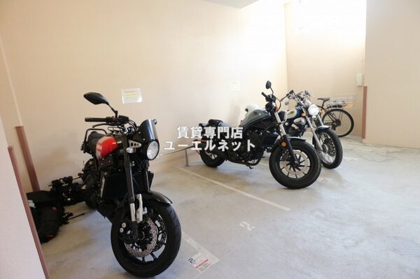 建物設備(バイク置き場)