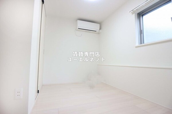 寝室(明るく開放感のある居室で、自分だけのくつろぎ空間を。)