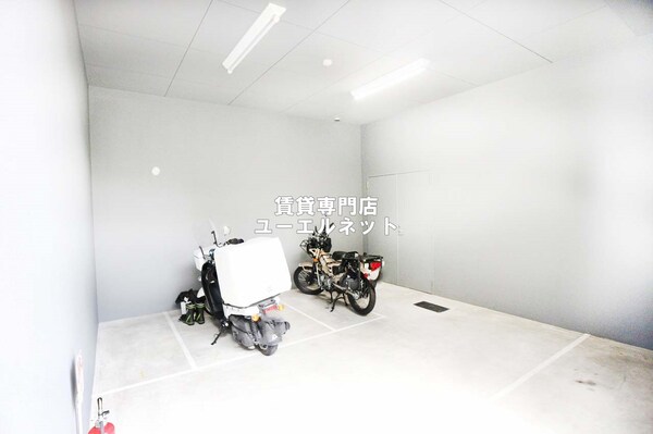 建物設備(バイク置き場)