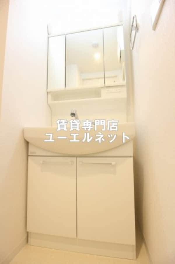 独立洗面台(清潔感のある洗面台)
