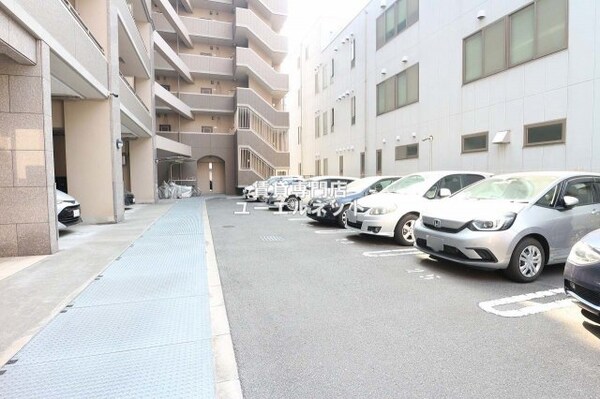 建物設備(敷地内駐車場)