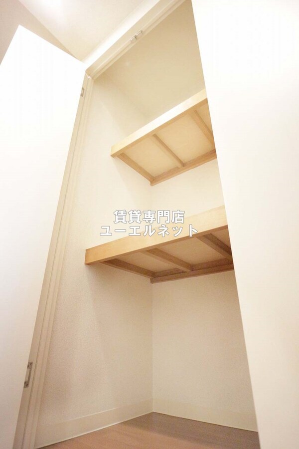 建物設備(玄関横にある収納)