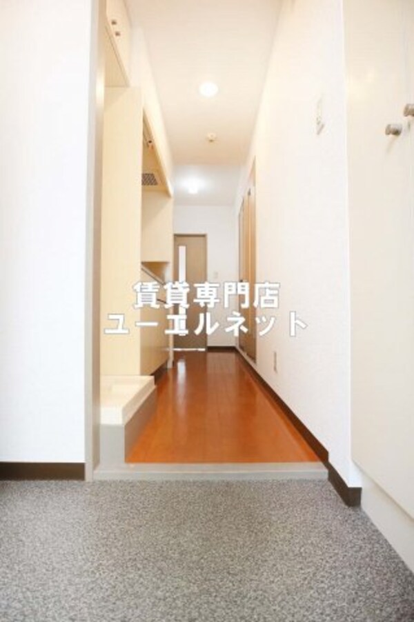 玄関(住まいの顔ともなる玄関)