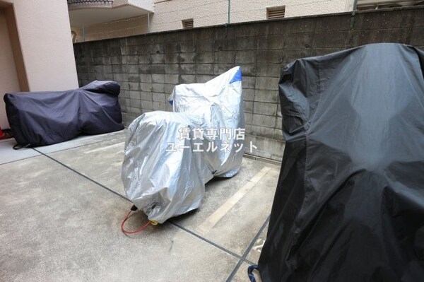 建物設備(バイク置き場)