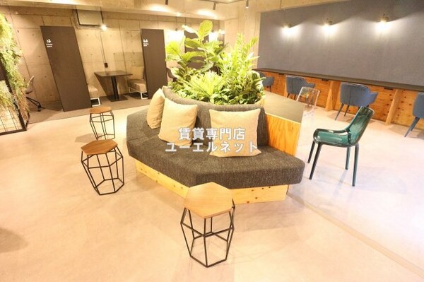 建物設備(お洒落な入居者専用コワーキングスペースで快適)