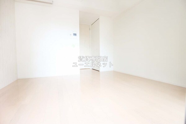 寝室(明るく開放感のある居室で、自分だけのくつろぎ空間を。)