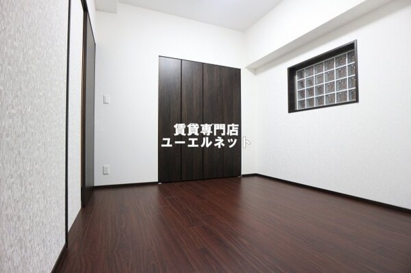 寝室(明るく開放感のある居室で、自分だけのくつろぎ空間を。)