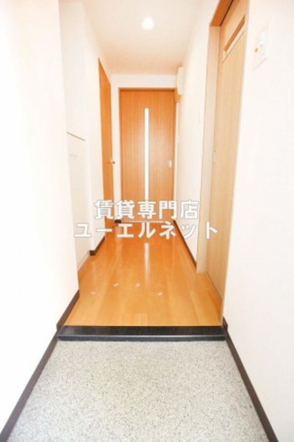 玄関(住まいの顔ともなる玄関)
