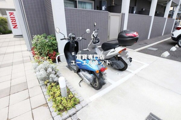 建物設備(バイク置き場)