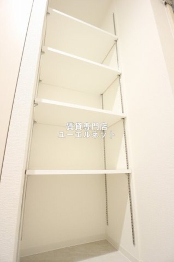 建物設備(玄関の両側に収納があります♪)