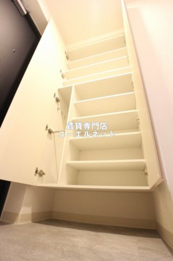建物設備(天井高シューズボックス)