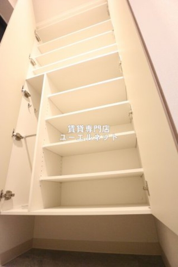 建物設備(天井高シューズボックス)